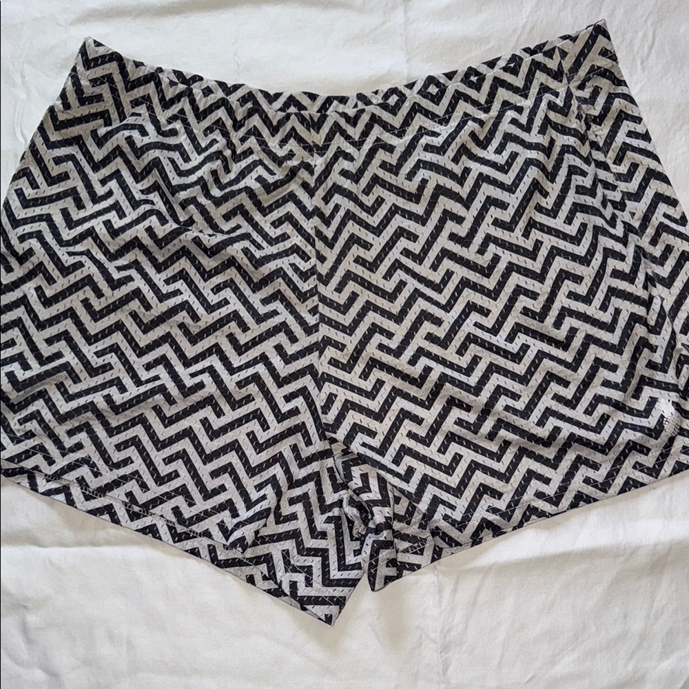 Stylish Black and White Zigzag JJMALIBU MENS  Shorts SIZE XL